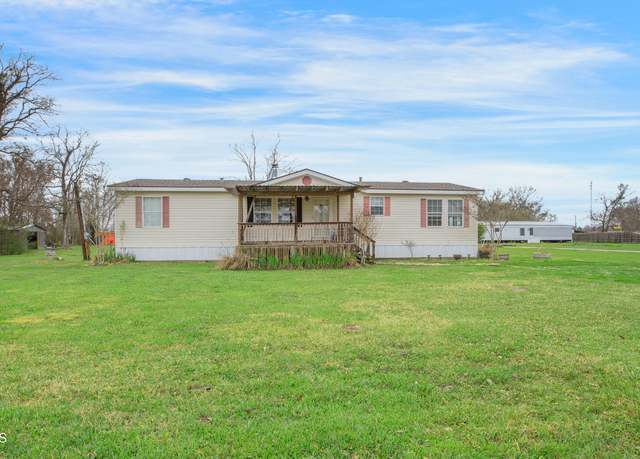 Property at 2702 Snapper Rd, New Iberia, LA 70560, 3 beds, 2 baths