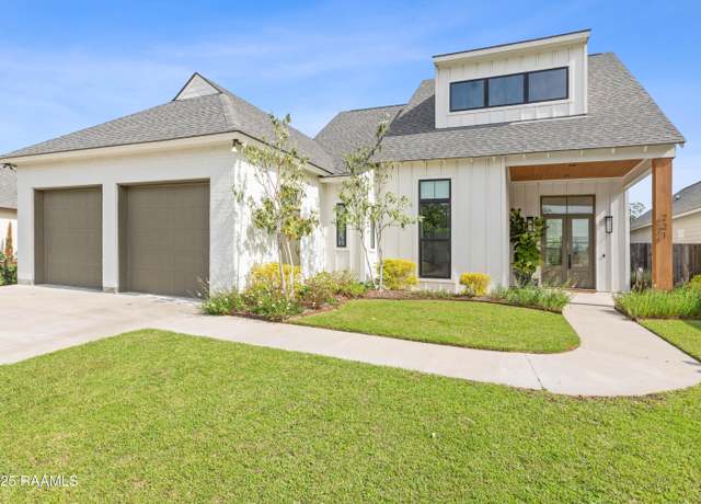 Property at 221 Redfern St, Lafayette, LA 70508, 5 beds, 3 baths