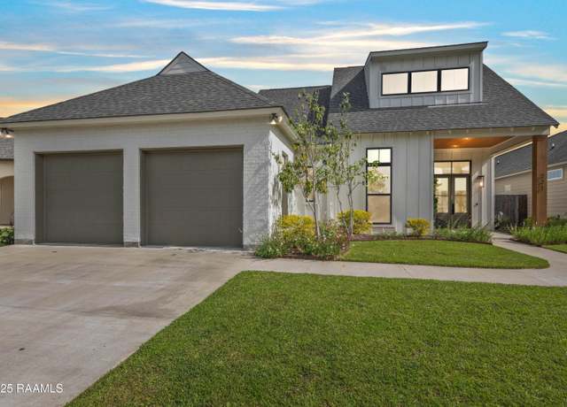 Property at 221 Redfern St, Lafayette, LA 70508, 5 beds, 3 baths