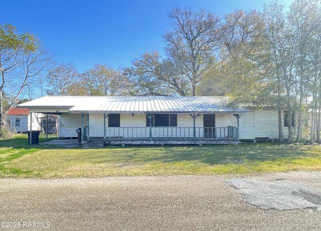 Property at 1109 N Guidry Ave, Kaplan, LA 70548, 3 beds, 2 baths
