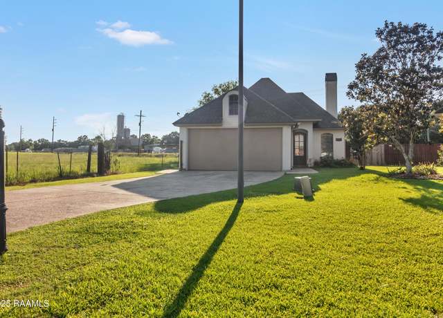 Property at 312 Bentgrass Dr, Lafayette, LA 70508, 3 beds, 2 baths