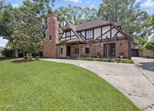 Property at 207 Beverly Dr, Lafayette, LA 70503, 4 beds, 3.5 baths