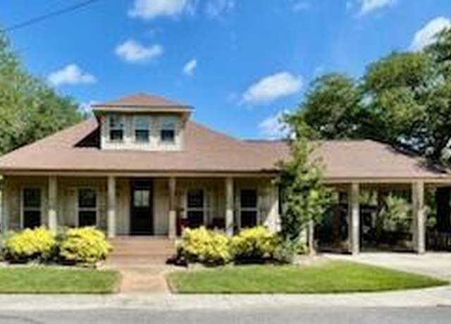 Property at 1062 Evangeline St, Breaux Bridge, LA 70517, 3 beds, 2.5 baths