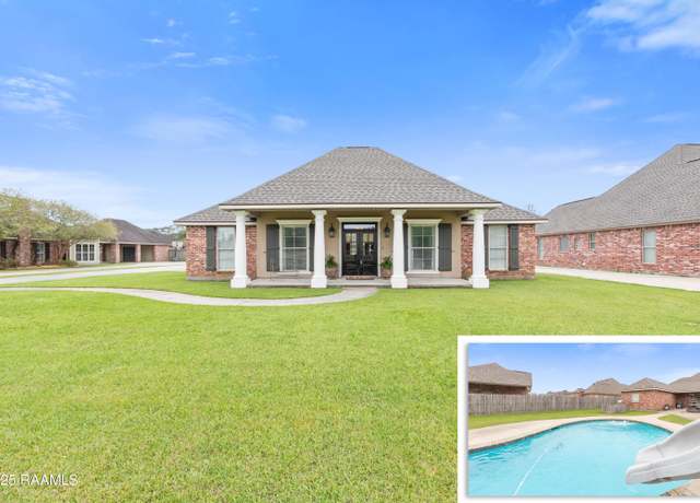 Property at 8921 Oak Creek Ln, Abbeville, LA 70510, 3 beds, 2.5 baths