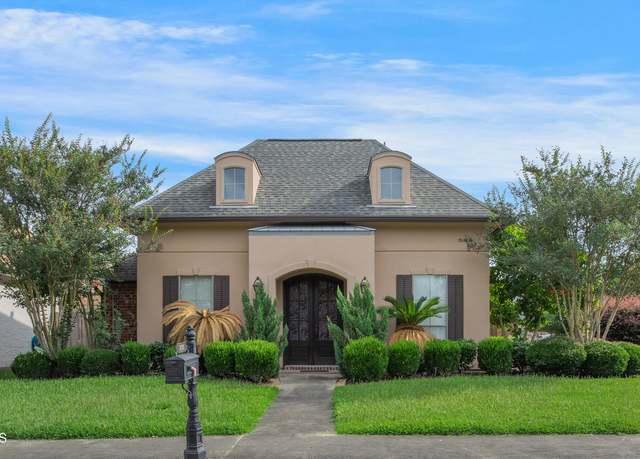 Property at 200 St Martinique Ln, Lafayette, LA 70508, 3 beds, 2 baths