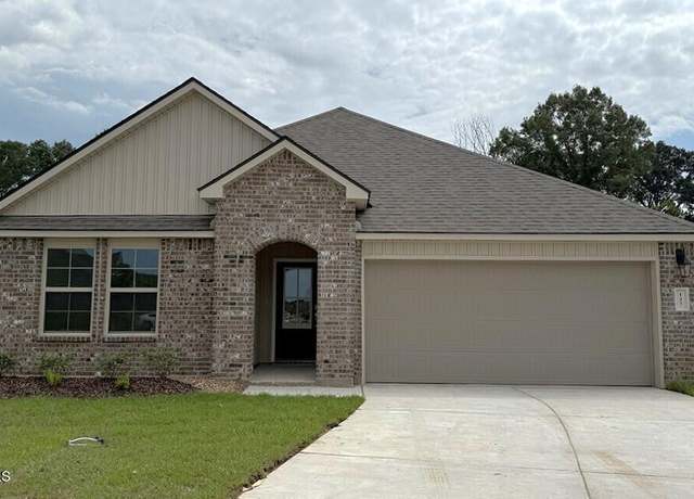 Property at 127 Bur Oak Dr, Lafayette, LA 70507, 4 beds, 2 baths