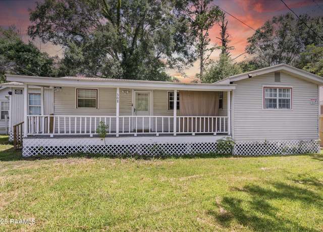 Property at 308 Governor Mouton St, St. Martinville, LA 70582, 2 beds, 1 bath