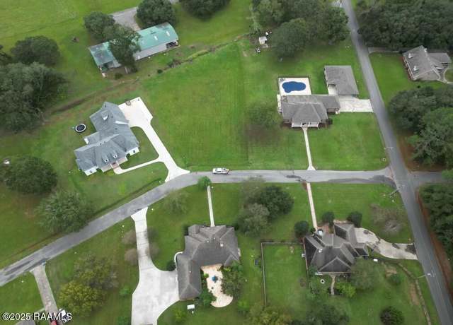 Property at 20 Grove Park Rd, Arnaudville, LA 70512