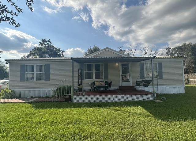 Property at 1035 Poydras Pl, Breaux Bridge, LA 70517, 3 beds, 2 baths