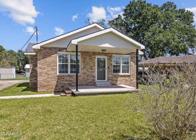 Property at 403 Marian Dr, Breaux Bridge, LA 70517, 3 beds, 1.5 baths