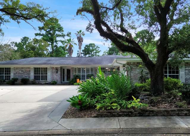 Property at 126 Teche Dr, Lafayette, LA 70503, 4 beds, 3 baths
