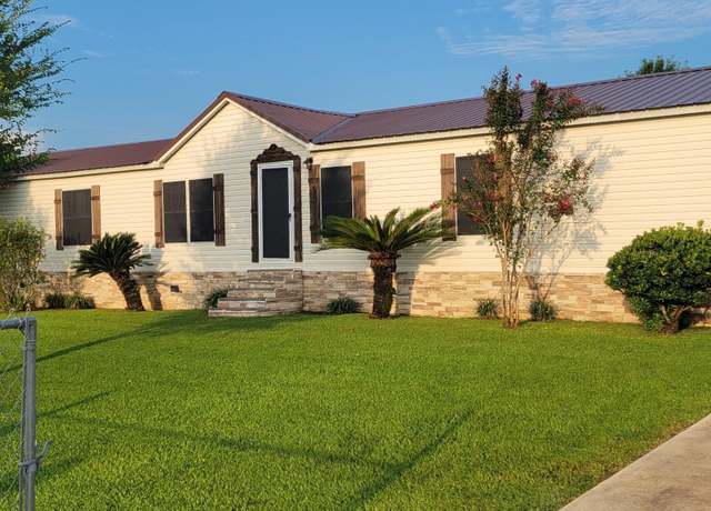 Property at 205 Tournament Dr, Carencro, LA 70520, 4 beds, 2 baths