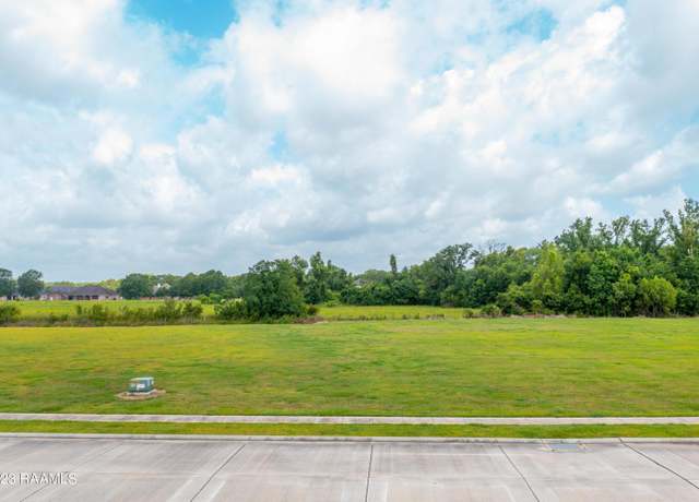 Property at 121 River Estates St, Berwick, LA 70342