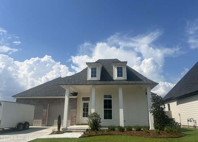 Property at 302 Alexander Palm Ave, Youngsville, LA 70592, 4 beds, 3 baths