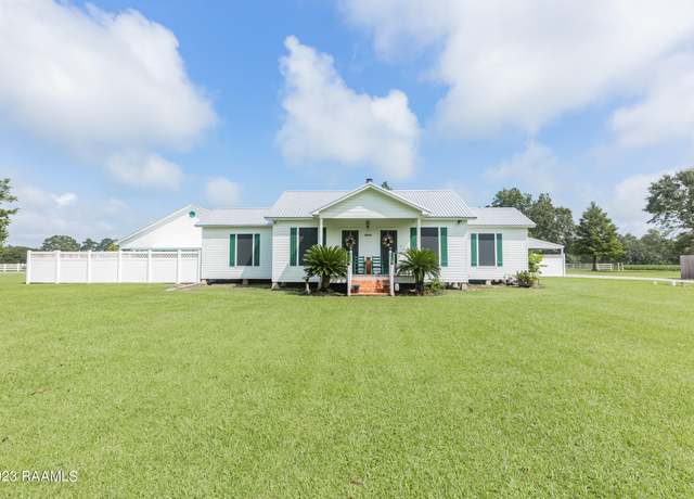 Property at 2944 Main Hwy, Breaux Bridge, LA 70517, 3 beds, 2 baths
