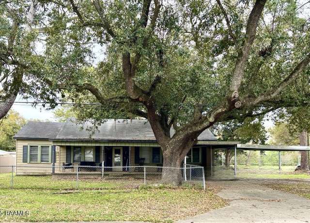 Property at 900 Poinciana Ave, Mamou, LA 70554, 3 beds, 1 bath
