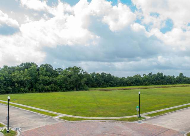 Property at 131 River Estates St, Berwick, LA 70342