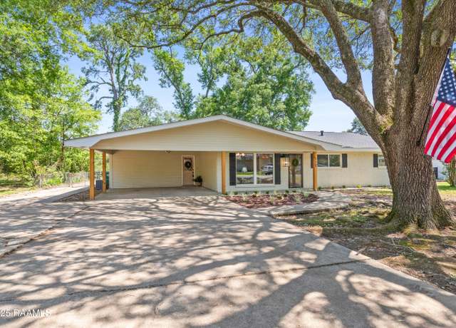 Property at 112 Alonda Dr, Lafayette, LA 70503, 4 beds, 2 baths
