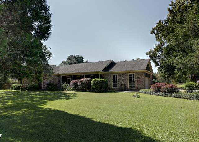 Property at 2000 Sugar Mill Rd, New Iberia, LA 70563, 3 beds, 2 baths