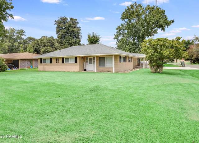 Property at 101 Barrow St, New Iberia, LA 70563, 4 beds, 2.5 baths