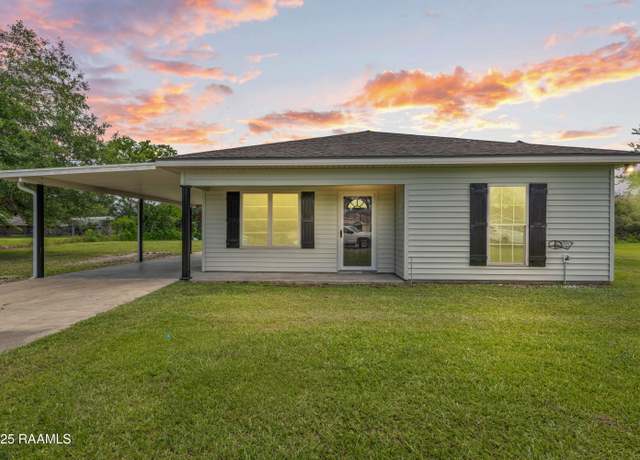Property at 1110 Poydras Pl, Breaux Bridge, LA 70517, 3 beds, 2 baths