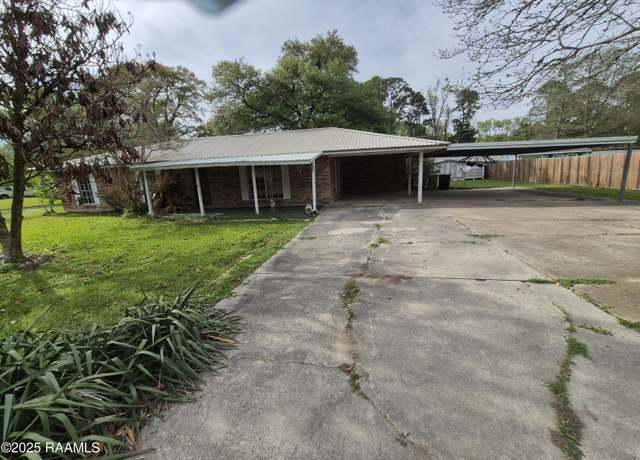Property at 742 Sidney Dr, Breaux Bridge, LA 70517, 3 beds, 2 baths