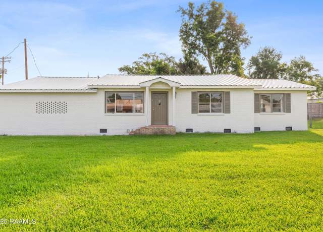 Property at 302 Avenue C, Broussard, LA 70518, 3 beds, 2 baths