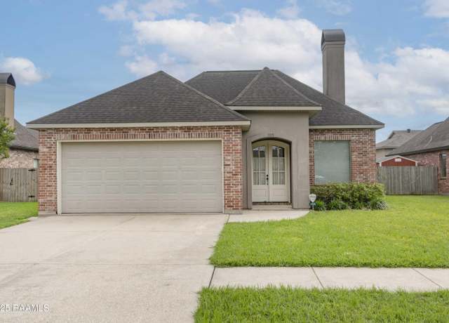 Property at 135 Pinnacle Dr, Youngsville, LA 70592, 3 beds, 2 baths