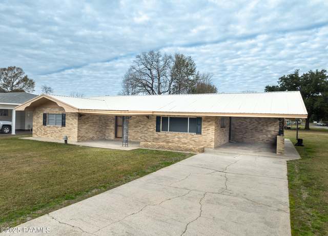 Property at 1300 Gregg Ave, Eunice, LA 70535, 3 beds, 2 baths