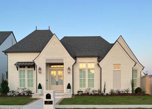 Property at 211 Crossbill Dr, Lafayette, LA 70508, 4 beds, 3.5 baths