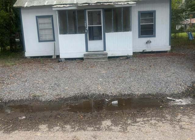 Property at 633 633 Halphen St, Opelousas, LA 70570, 1 bed, 1.5 baths