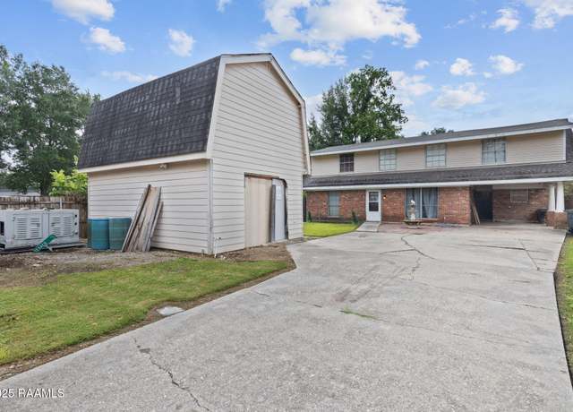 Property at 119 Vine St, New Iberia, LA 70560, 4 beds, 2.5 baths