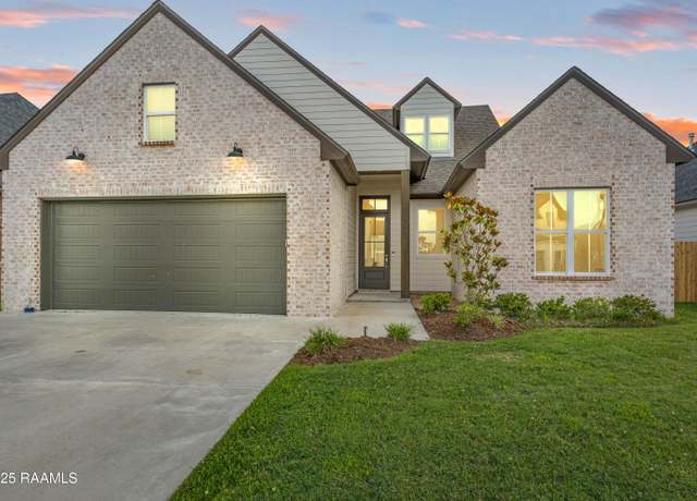 Property at 102 Queen Palm Cir, Youngsville, LA 70592, 4 beds, 3 baths