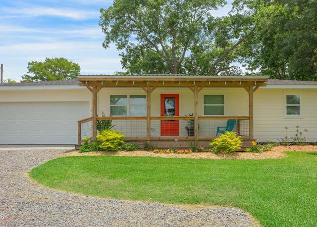 Property at 1137 Main Hwy, Arnaudville, LA 70512, 4 beds, 2.5 baths