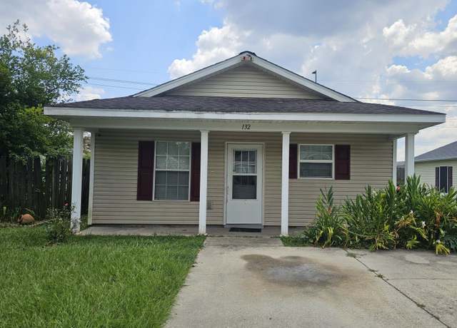 Property at 132 E Gilman Rd, Lafayette, LA 70501, 4 beds, 2 baths