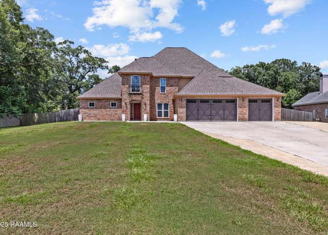 Property at 213 E Peck Blvd, Lafayette, LA 70508, 4 beds, 2.5 baths