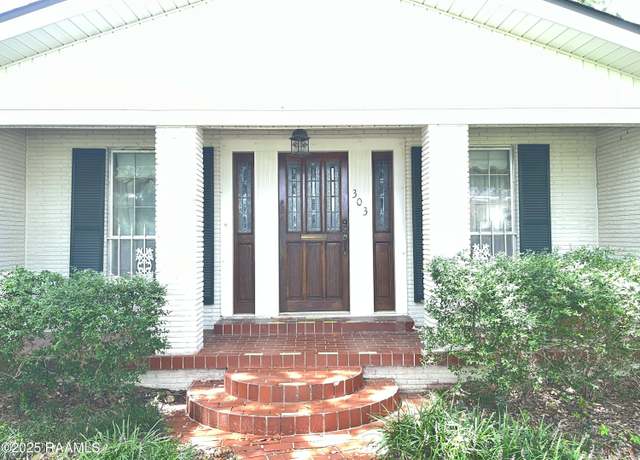 Property at 303 Colonial Dr, Lafayette, LA 70506, 6 beds, 4 baths