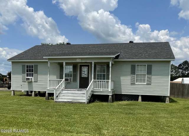 Property at 1324 Betty Ln, Abbeville, LA 70510, 3 beds, 2 baths