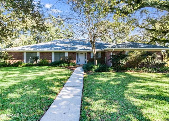 Property at 114 W Tampico St, New Iberia, LA 70563, 4 beds, 2.5 baths