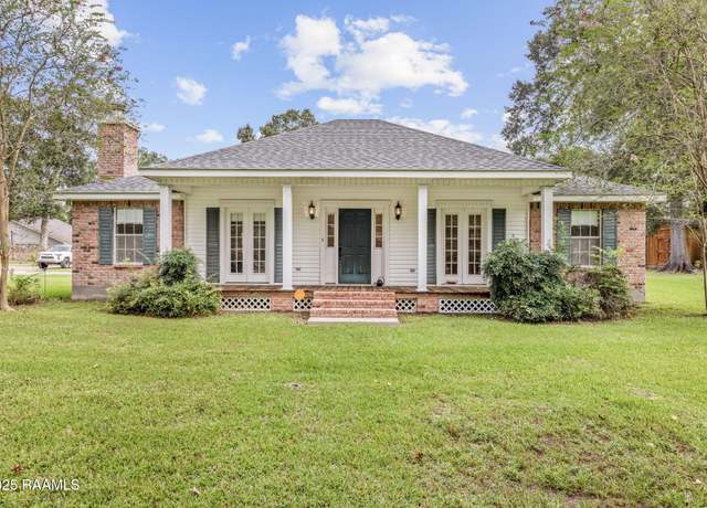 Property at 311 Live Oak Ln, New Iberia, LA 70563, 3 beds, 2 baths