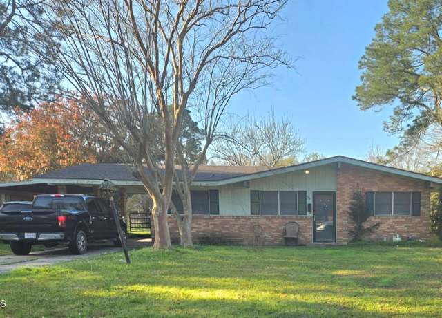 Property at 954 Choctaw Dr, Opelousas, LA 70570, 3 beds, 1.5 baths