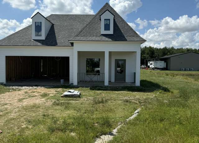 Property at 130 Chase Dr, Scott, LA 70583, 3 beds, 2 baths