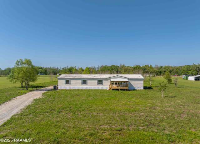 Property at 1093 Courville Rd, Breaux Bridge, LA 70517, 4 beds, 3 baths