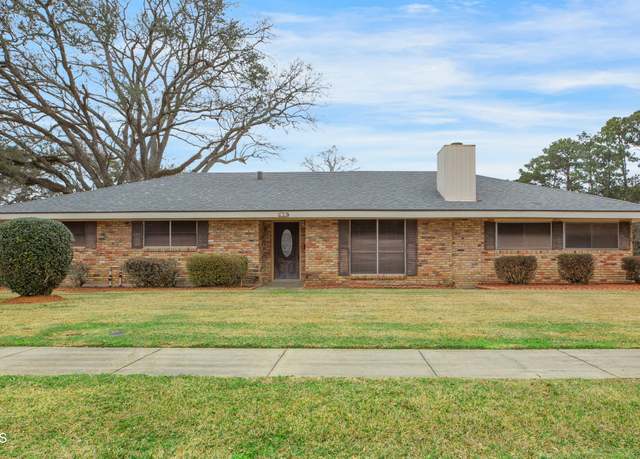 Property at 100 Caesar Dr, Lafayette, LA 70508, 3 beds, 2.5 baths