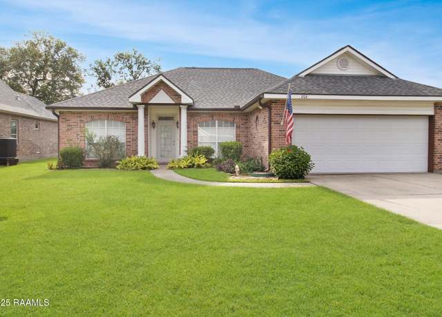 Property at 206 Belle Plaine Ave, Lafayette, LA 70506, 3 beds, 2 baths