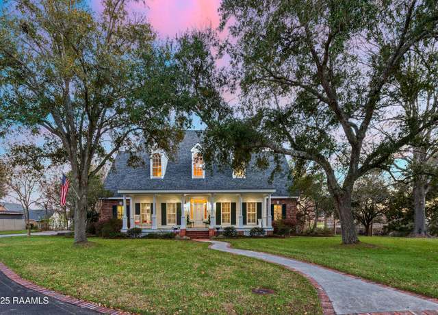 Property at 9 Oak Pl, New Iberia, LA 70563, 4 beds, 5.5 baths