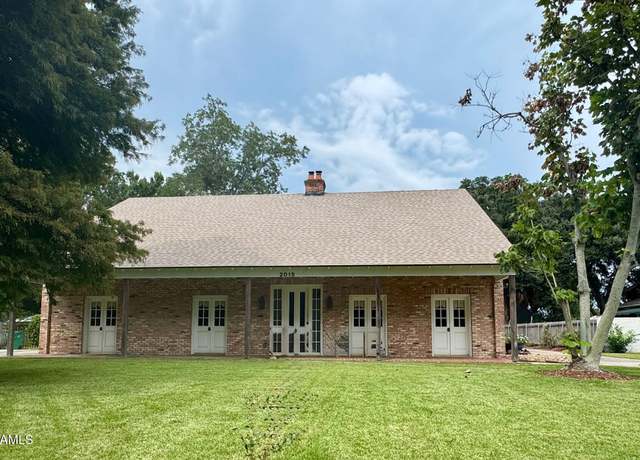 Property at 2015 Old Jeanerette Rd, New Iberia, LA 70563, 5 beds, 3.5 baths