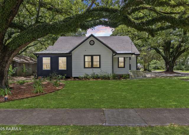 Property at 625 Saint Louis St, Lafayette, LA 70506, 4 beds, 3 baths