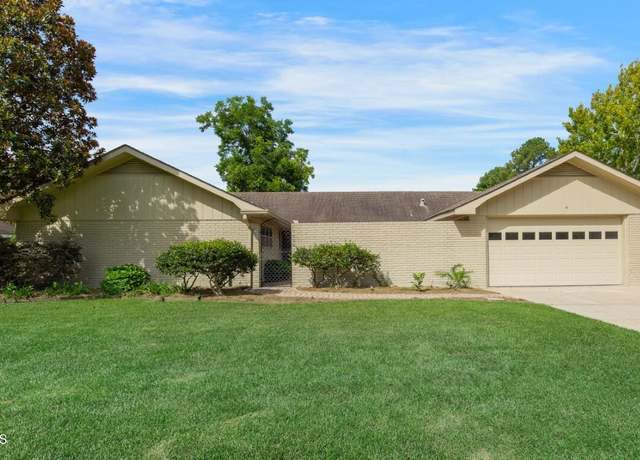 Property at 229 Aurore Ave, Lafayette, LA 70503, 4 beds, 3 baths