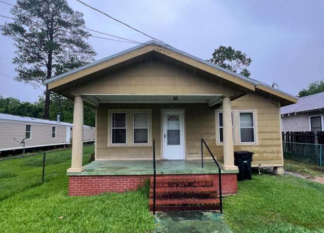 Property at 410 Bank Ave, New Iberia, LA 70560, 3 beds, 1.5 baths
